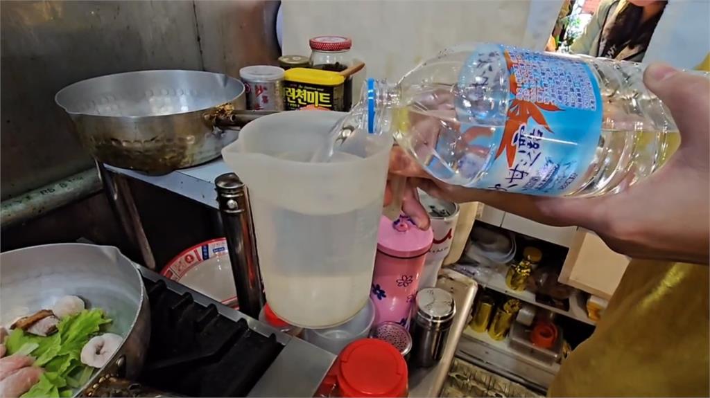 儲水大作戰!台中停水36小時 餐飲業囤礦泉水煮麵
