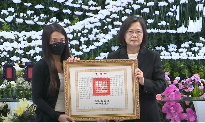 快新聞/明揚惡火4消防員殉職 蔡英文頒贈褒揚令:陪伴大家度過這艱難時刻