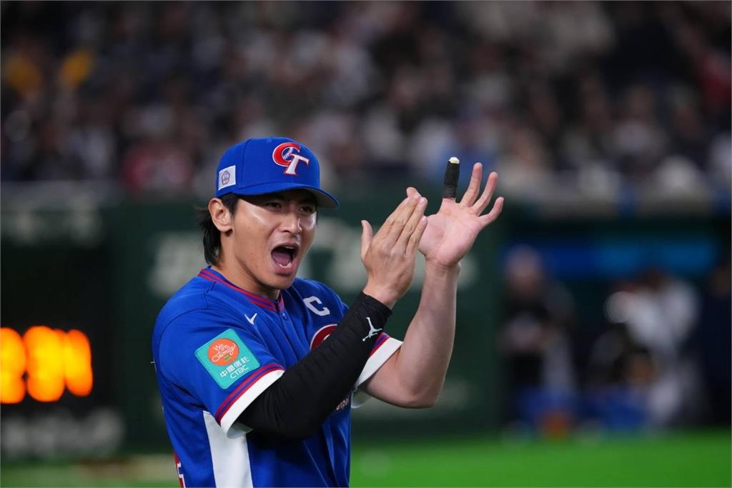 李洋經典賽觀眾席「謎手勢」施法？助台勝南韓網虧「魔法部長」！