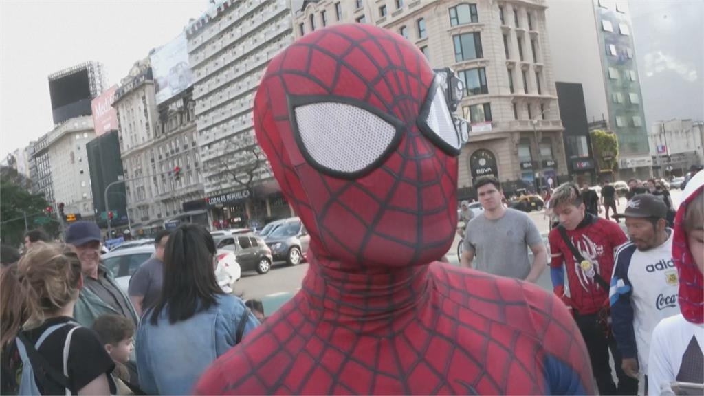 拚破金氏世界紀錄　上千「蜘蛛人」齊聚阿根廷首都