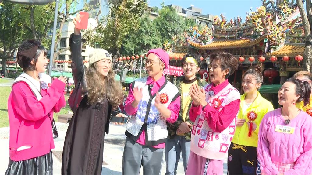 眾藝人與民眾互動玩遊戲 四川粉絲高喊愛台灣