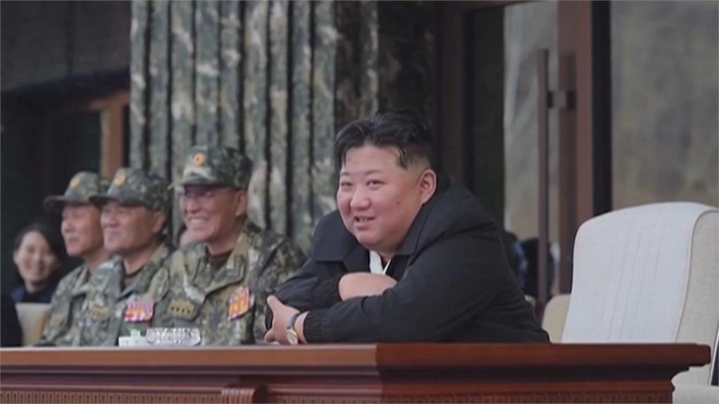 金正恩視察火箭實驗、訓練基地　士兵展示胸口碎大石