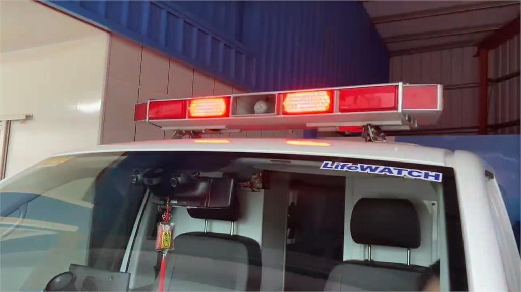超驚險!苗栗救護車疑視線死角 2童過馬路險遭撞