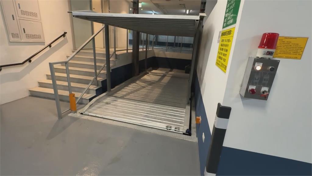 花１３０萬買機械車車位！離牆太近無法下車　住戶怒控建商設計瑕疵