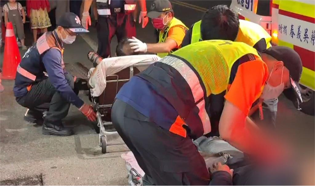 驚悚！　雲林休旅車失控撞店家　4人門口閒聊遭撞