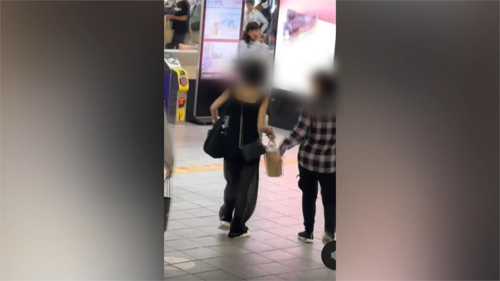 西門町黑衣女砸街頭藝人音箱 路人勸阻遭出腳還亮出利器