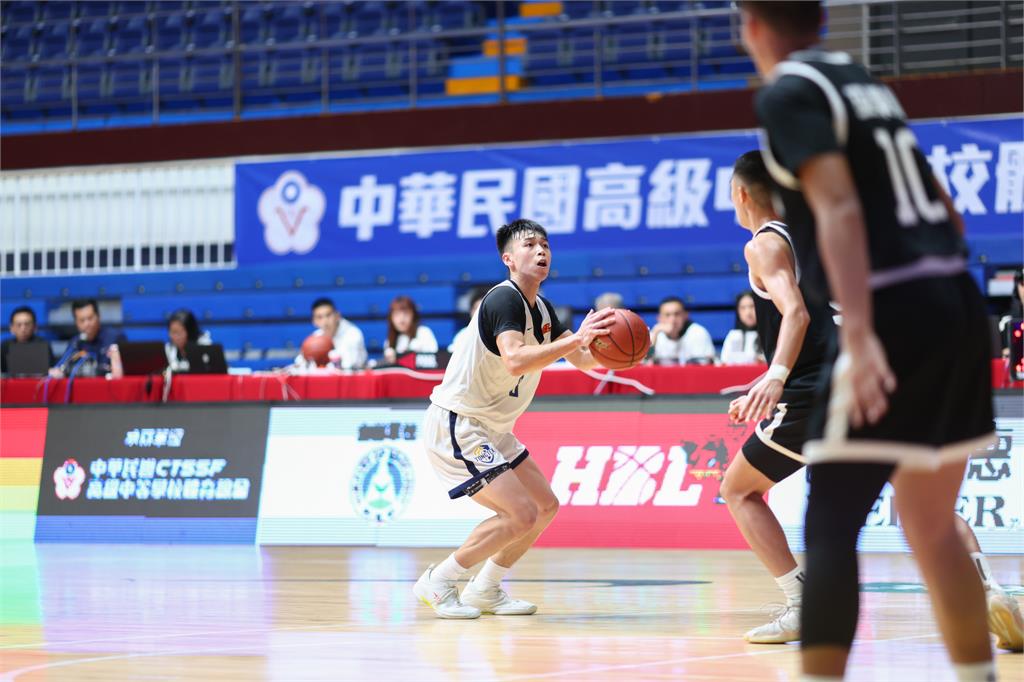 HBL/東泰高中預賽3連勝晉12強 邱繼揚表現全能還扮起助教