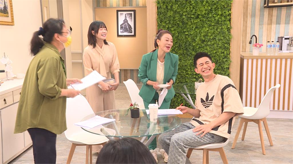 外景節目主持群客串八點檔!楊繡惠曝當藝人必備「這條件」