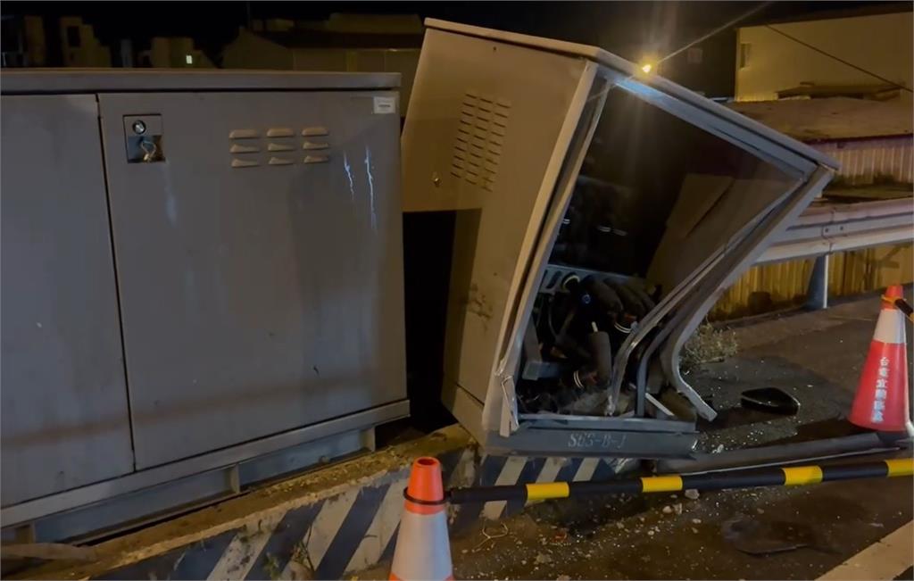 快新聞／酒駕又闖禍！宜蘭男自撞電箱送醫　300多戶一度停電