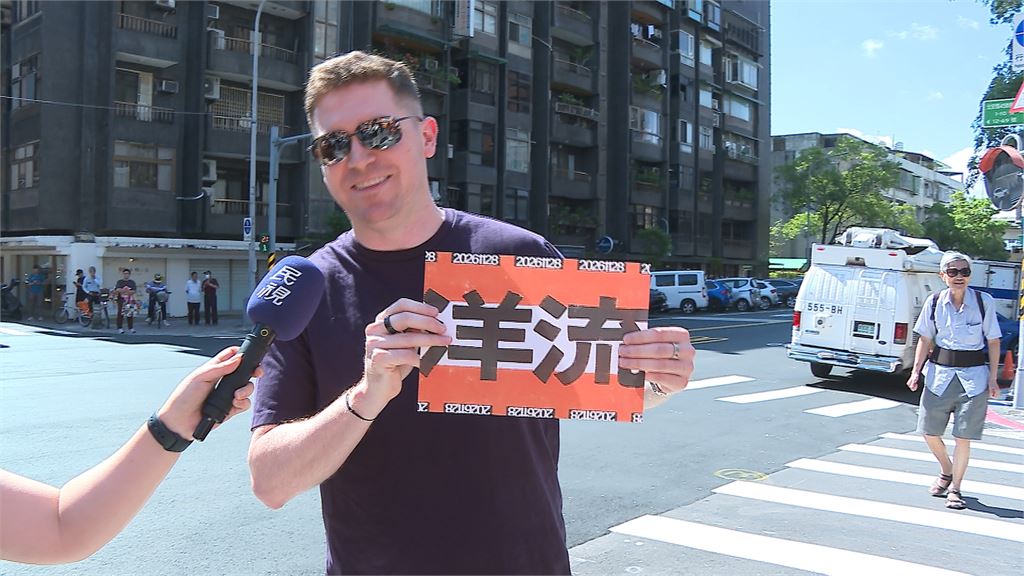 沈伯洋赴大直市場掃街　民眾瘋排逾3小時頭香讓位給壽星