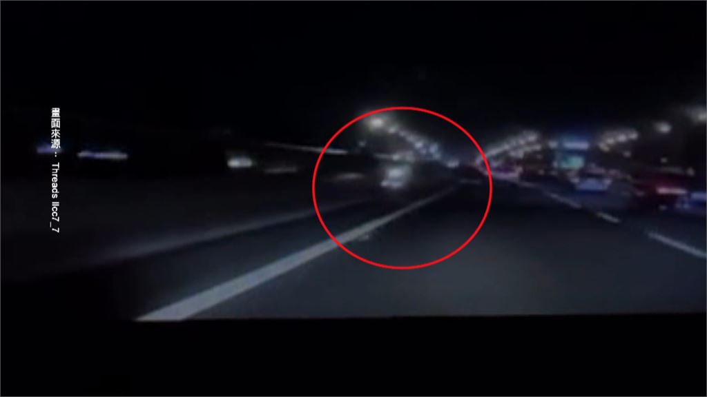 男子逆向騎上國道內側車道 搖搖晃晃!車輛險衝撞駕駛嚇壞