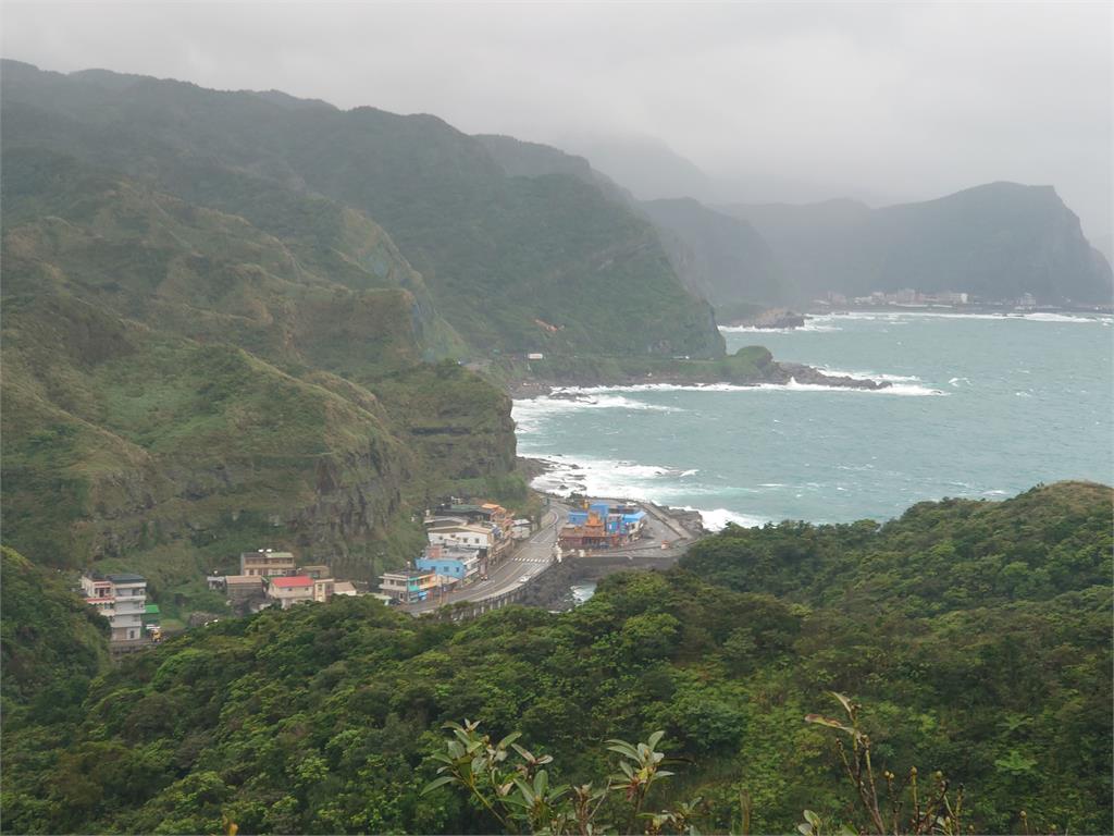 快新聞／全台最美海邊小學在這！春遊鼻頭漁港　造訪「台版萬里長城」