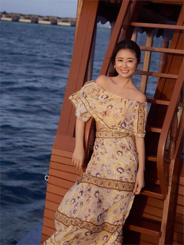 49歲凍齡女神林心如海上美照曝光 造型美翻粉絲「像極了25歲的少女」
