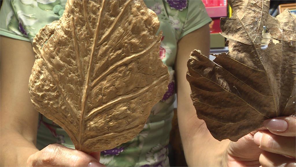 三義木雕業拼轉型！　改雕「小工藝品」店面擺作品兼賣麵
