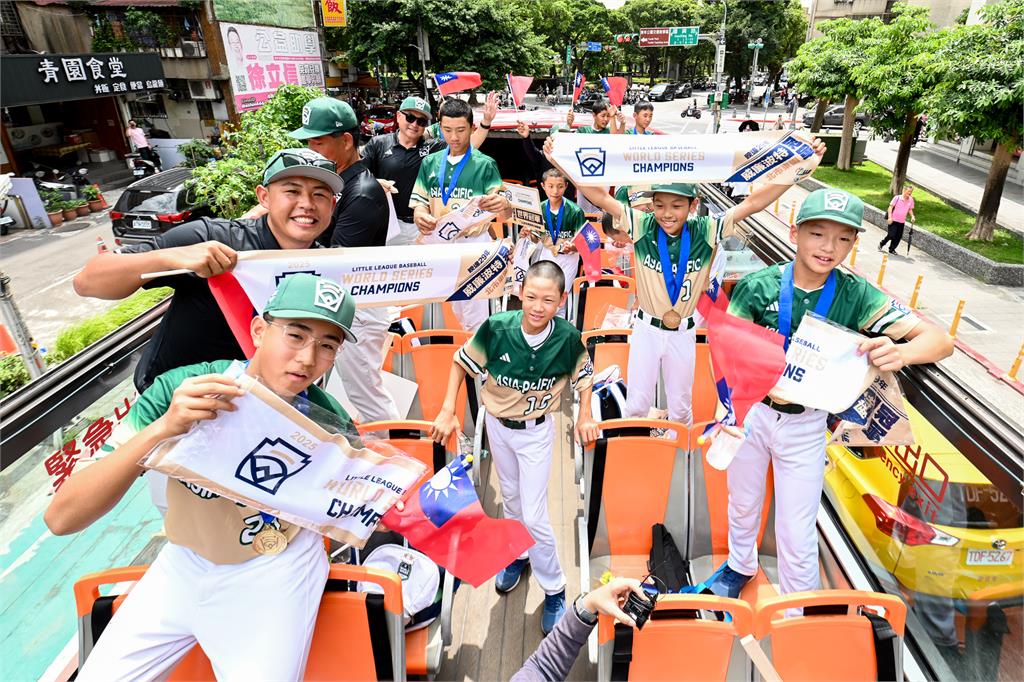 威廉波特/東園國小少棒臺北街頭凱旋遊行!慶祝睽違29年冠軍歸來全場沸騰