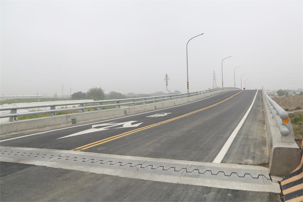 黃偉哲主持南81線重溪橋改建通車 來往柳營、東山更安全