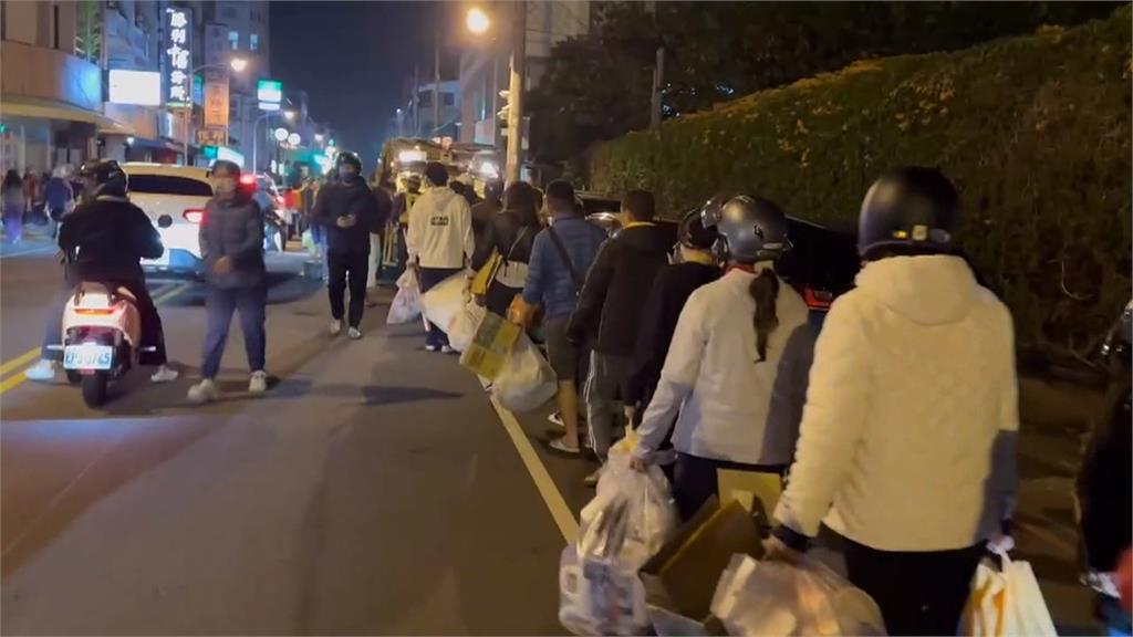超有秩序!台中街頭突現人龍 竟是在排隊「等這個」
