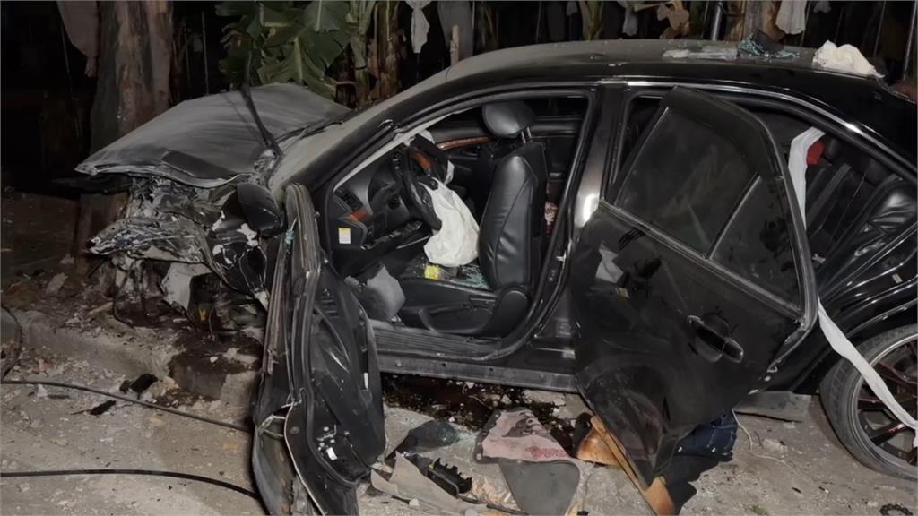 快新聞／整車撞爛！高雄林園1車暗夜疑毒駕「高速撞斷電線桿」　週邊區域一度停電