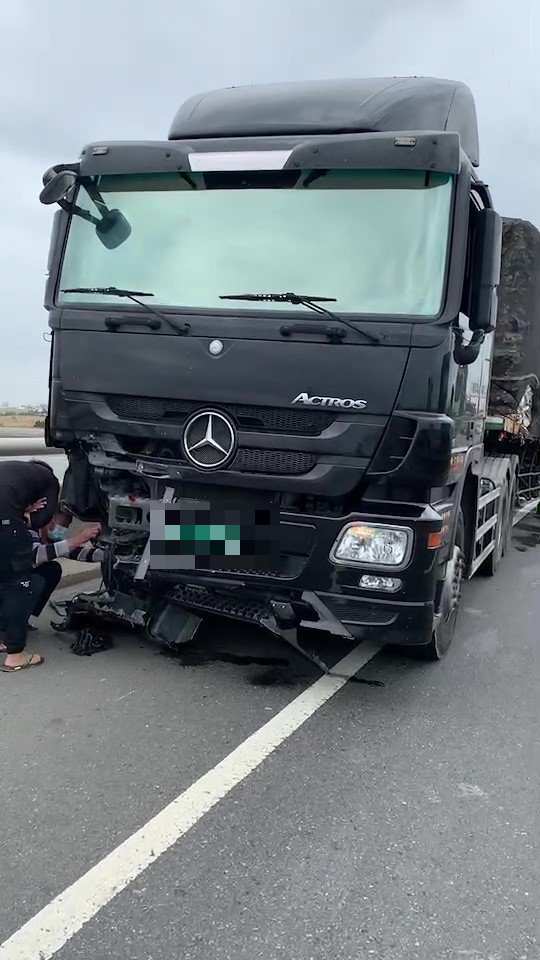 快新聞／台61線鹿港段「4車連環撞」 駕駛、乘客等3人送醫意識清楚