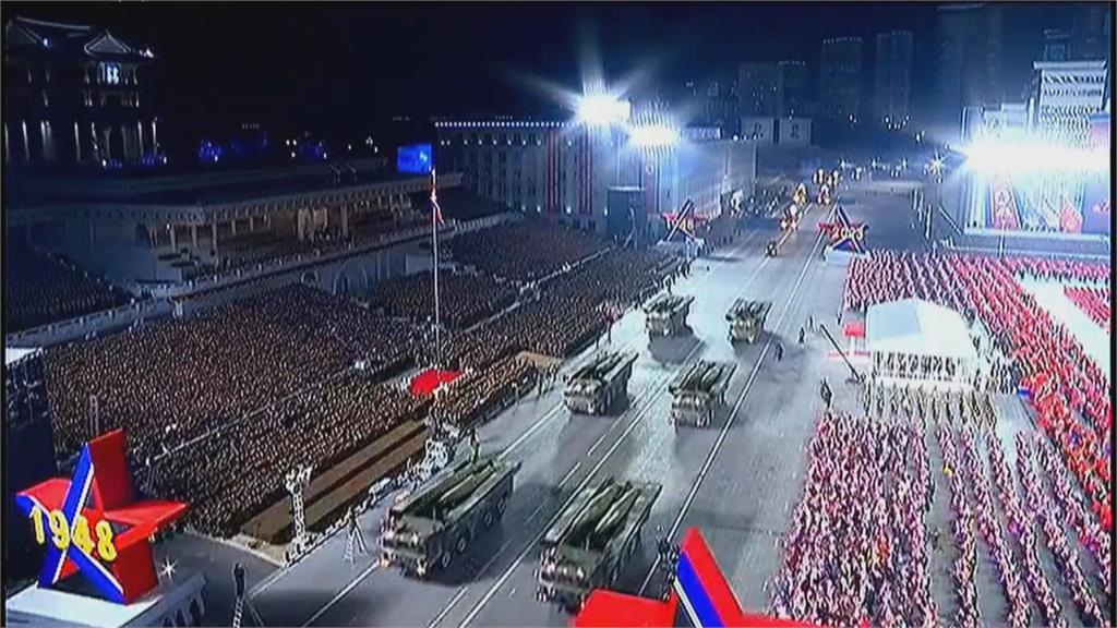 北朝鮮建軍75週年　夜間大閱兵秀飛彈發射車