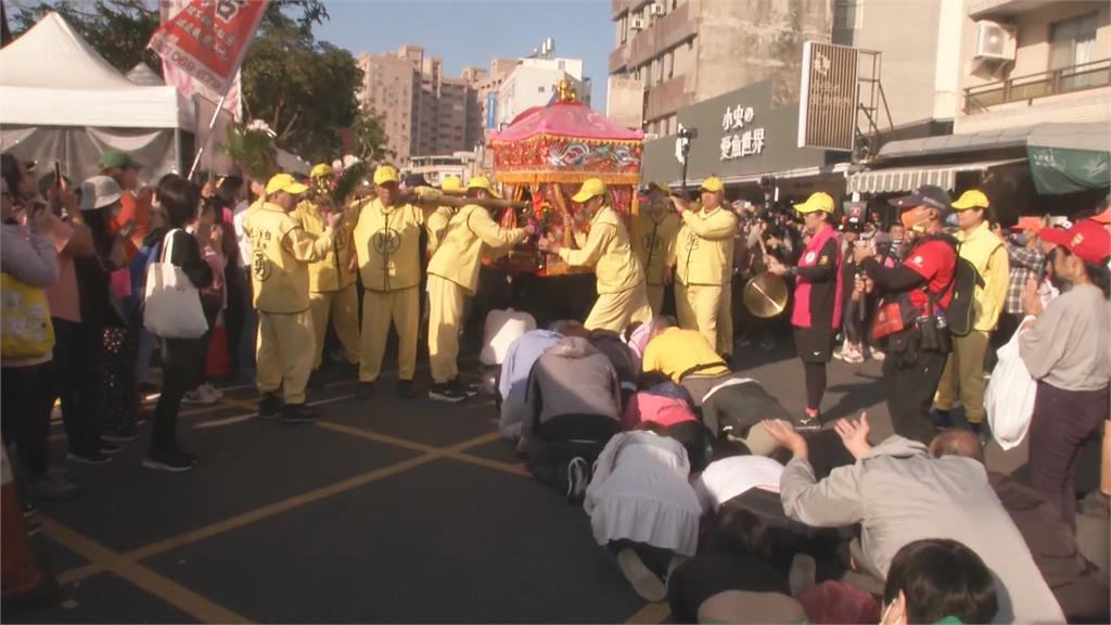 粉紅超跑南下高雄遶境 與三山媽合體寫下歷史性一刻