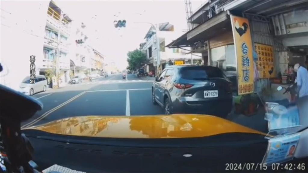火氣大! 台南行車糾紛竟然拿球棒威嚇阻撓對方