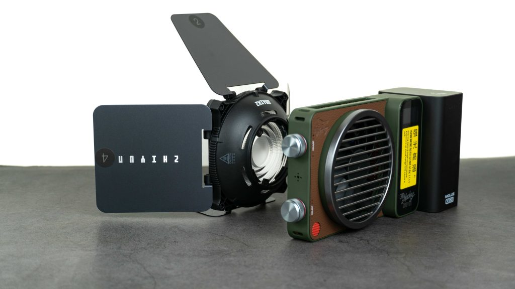 「心得」智雲 MOLUS X100 RGB PRO – 美的不像是個攝影燈