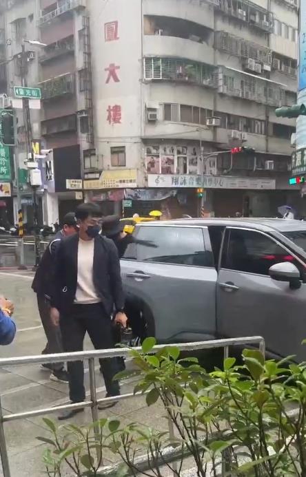 閃兵集團第3波「最後1人」!坤達「人不在家」原因曝光