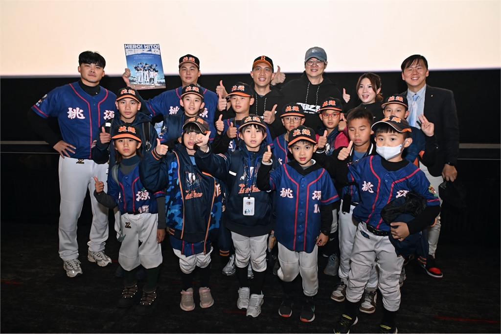 中山扶輪社包廳看"冠軍之路"  逾700人集體進場觀賞!