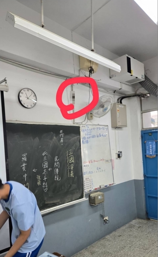 高雄某國中爆鼠患 學生下課抓老鼠 校方:每學期都有清消