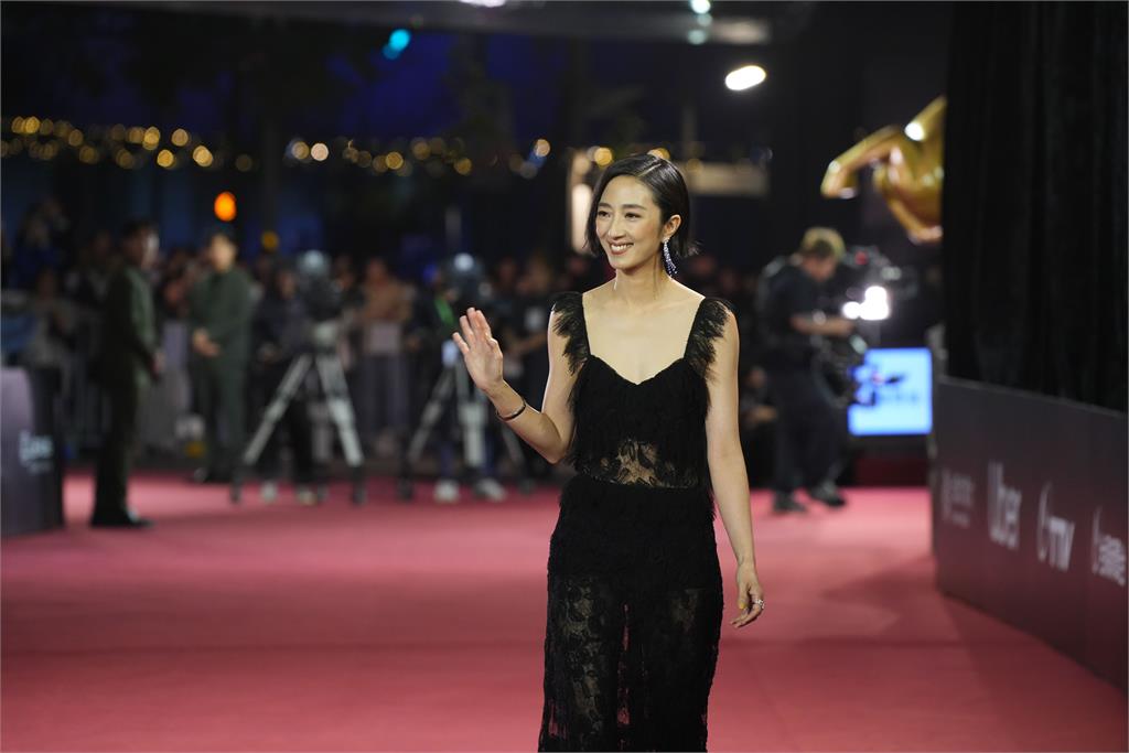 金馬62／桂綸鎂「黑蕾絲裹身」底色全透出！41歲「反差狀態」太霸氣