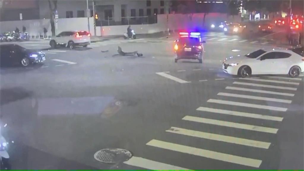 台中警車執勤挨撞　肇事駕駛：被左轉車擋視線