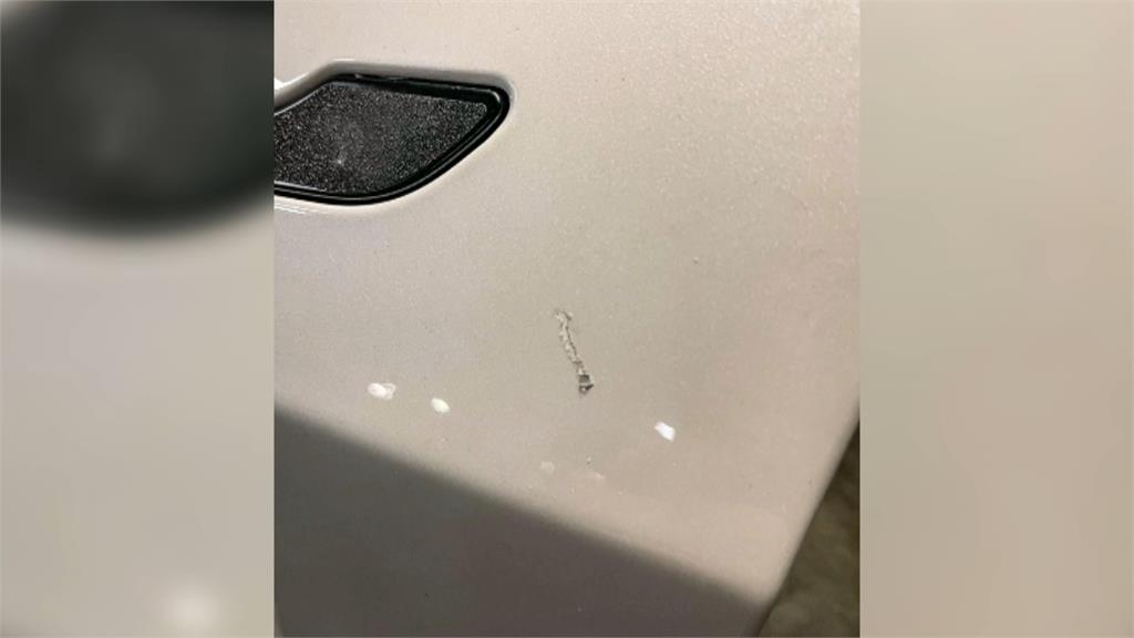 車格超大！車門照樣被刮花　「哨兵模式」揪刮車人