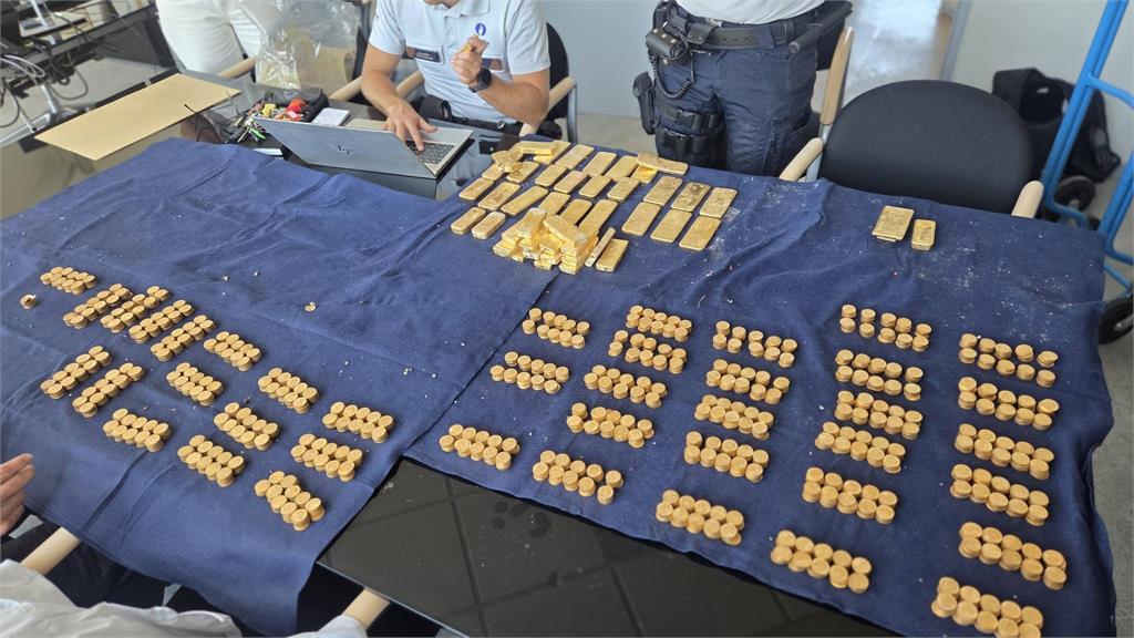 暑假打工秒挖到3.3億黃金！18歲學生「牆內翻出巨量金條」急報警下場曝光