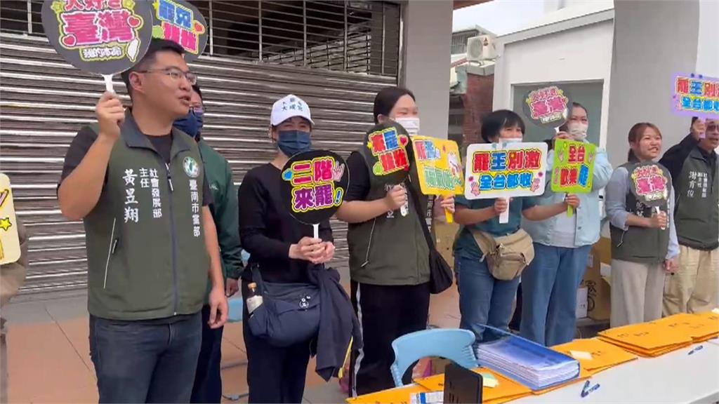 二階衝刺！賴瑞隆廟宇宣講引人潮　大港開唱胖卡巡迴連署