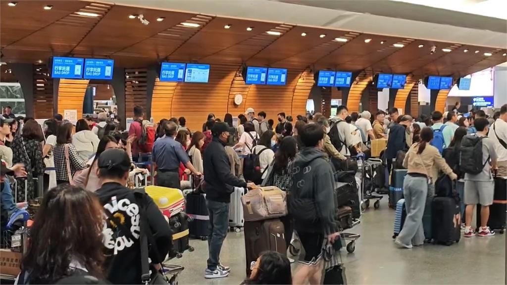 連假「出境人潮」不到7點就擠爆!首日「機場盛況」全曝光…他嘆:國旅怎活?