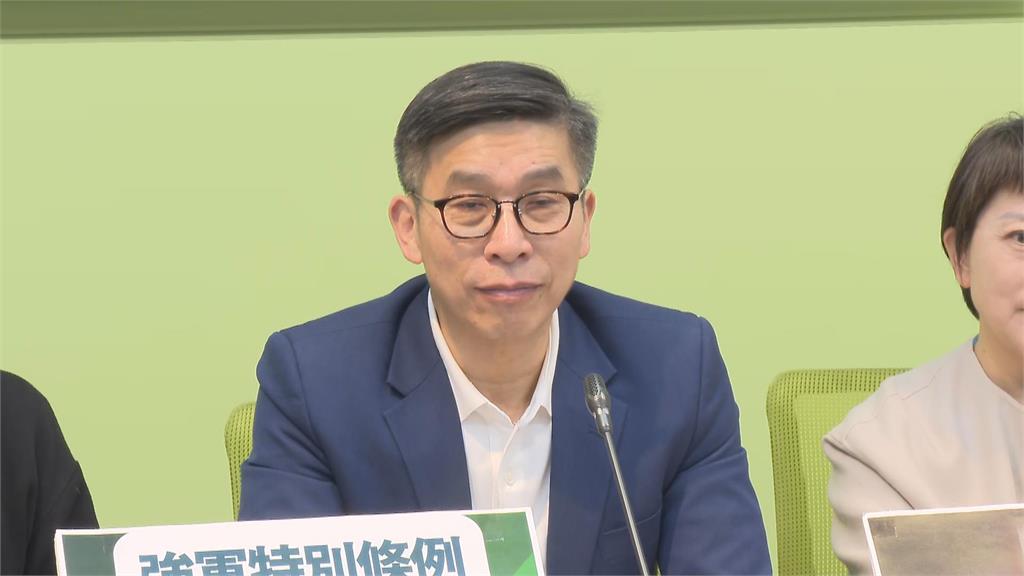 快新聞／卸責？黃國昌攜出機密竟喊「議事人員該收回」　沈伯洋怒提鐵證打臉