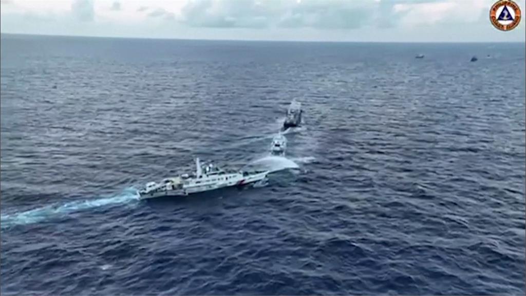 南海又衝突！　高壓水柱.水砲連發　中國海警船攻擊菲船隻