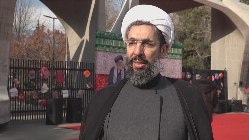 伊朗女校挨轟釀165童亡引眾怒　德黑蘭大學掛書包悼念