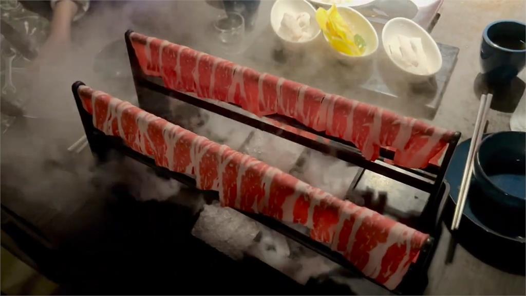 台灣趴趴走/超豪華火鍋!麻辣、養生雙湯底配「超大肉片頂級海鮮盤」!