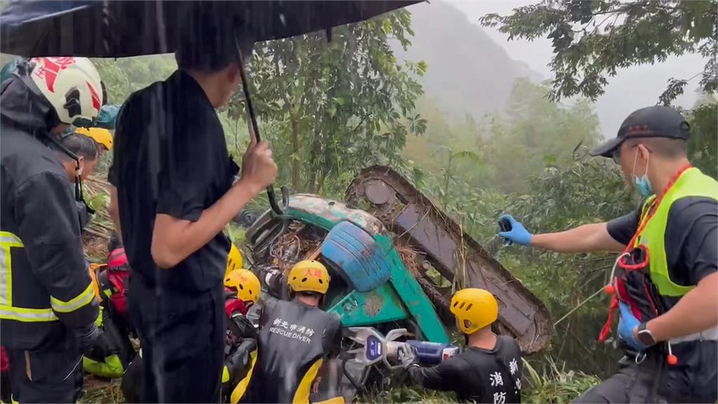 颱風天操作怪手勘災不慎翻覆 三峽里長頸部遭壓不治