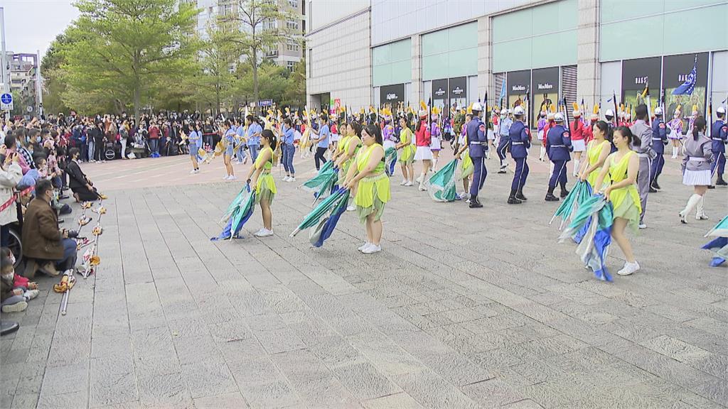 迎接2023第一天! 百貨邀7高校樂儀隊193人演出