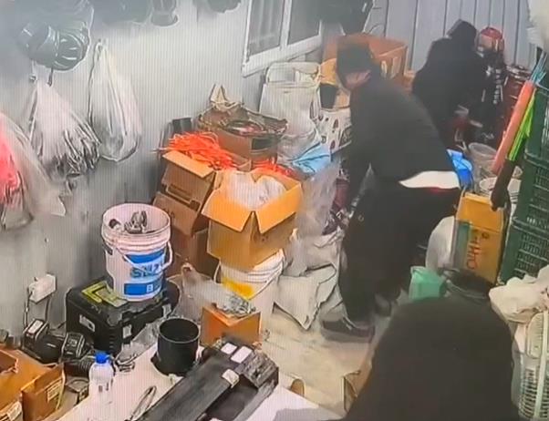 穿著一樣！　３竊賊「全身黑、紅內褲」　專闖工地偷電線、警追緝中