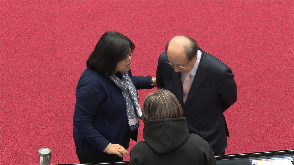 彈劾公聽會張亞中要求講國語 王義川怒回:聽不懂去找翻譯