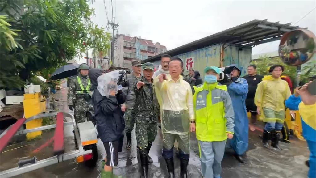 嘉義水上鄉美上美社區水淹一層樓高　國軍出動救援