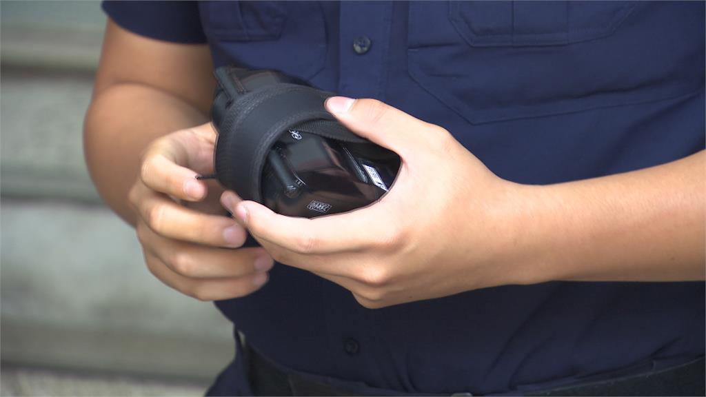 為了1千元爆全武行 「罰單機」揹帶變「止血利器」