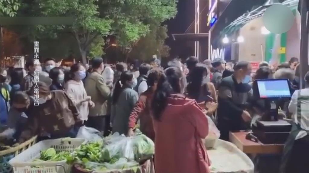 武漢又要封城?傳靜默管理五天 大批鐵皮隔離板再現!搶購囤貨潮再起