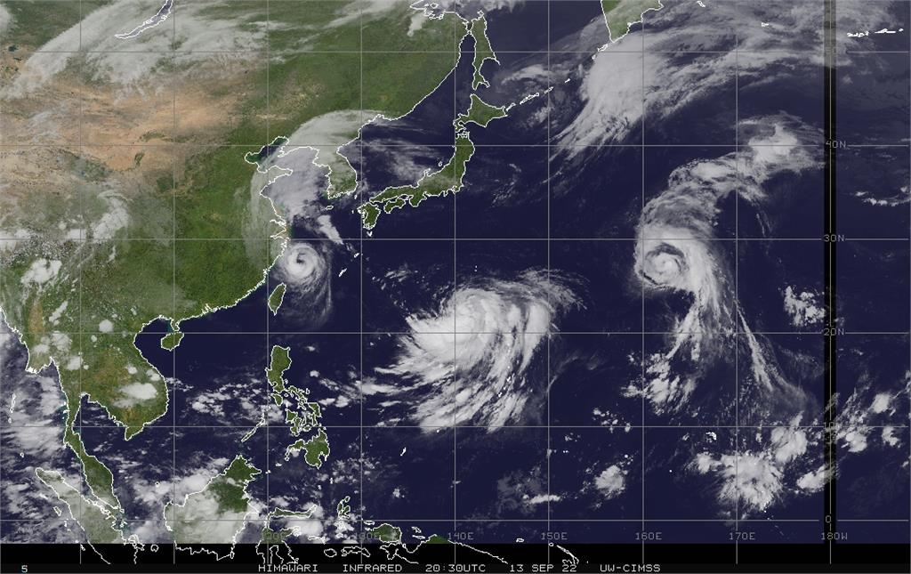 輕颱「南瑪都」凌晨生成!鄭明典曬「共舞雲圖」網讚:浪漫颱三現