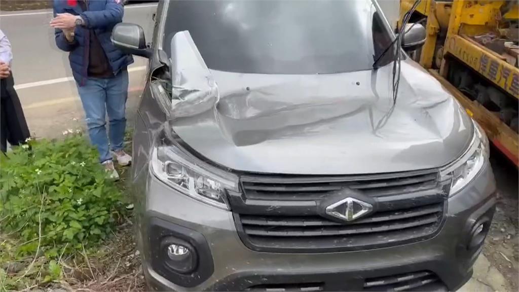 基隆驚悚車禍！　轎車過彎失控「飛起來」撞３車再撞民宅