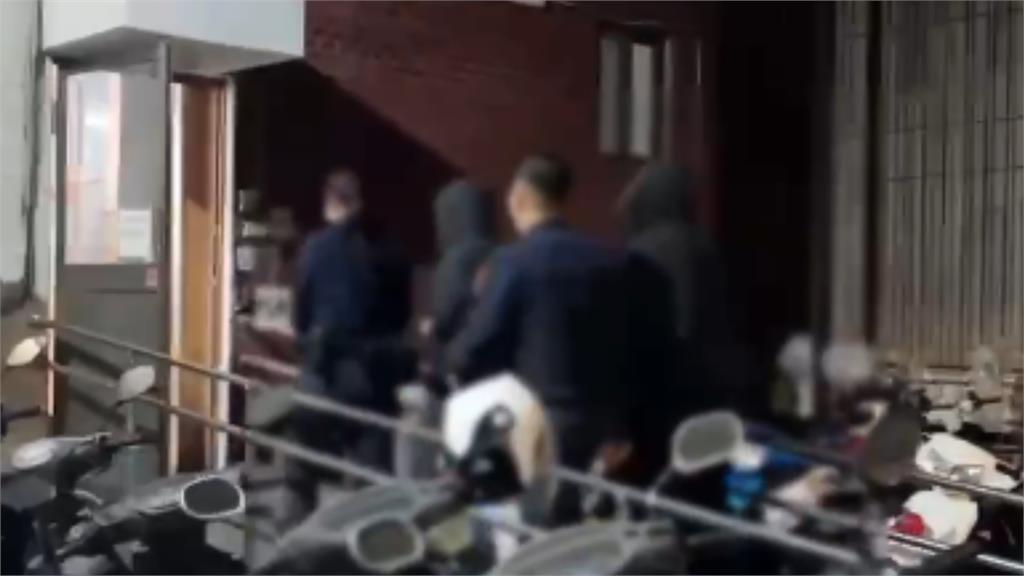 30萬網黃賣場「掀衣裸拍」被警抓了！她喊「把自己賣掉」原因曝光